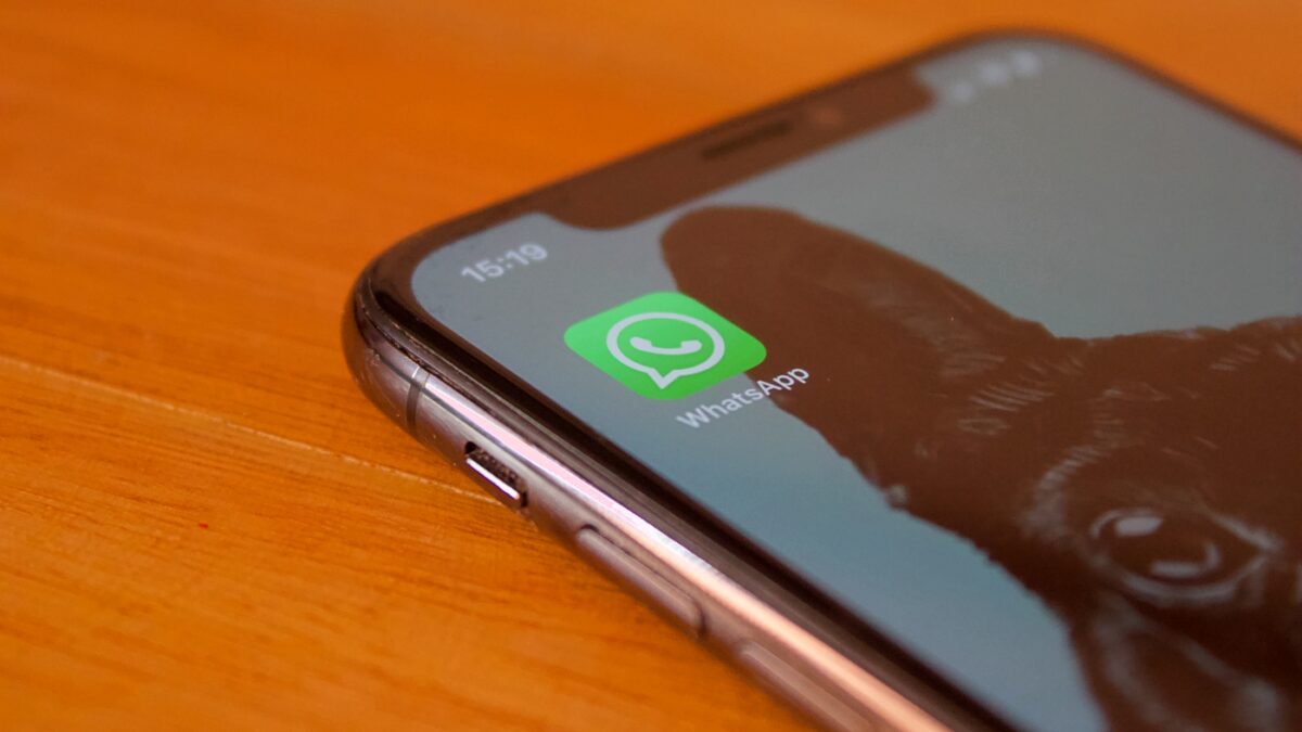 ¿Cómo enviar un mensaje en WhatsApp a alguien que no es un contacto?